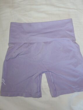 Oner Effortless shorts 
Lavender 
Size small
Barely worn